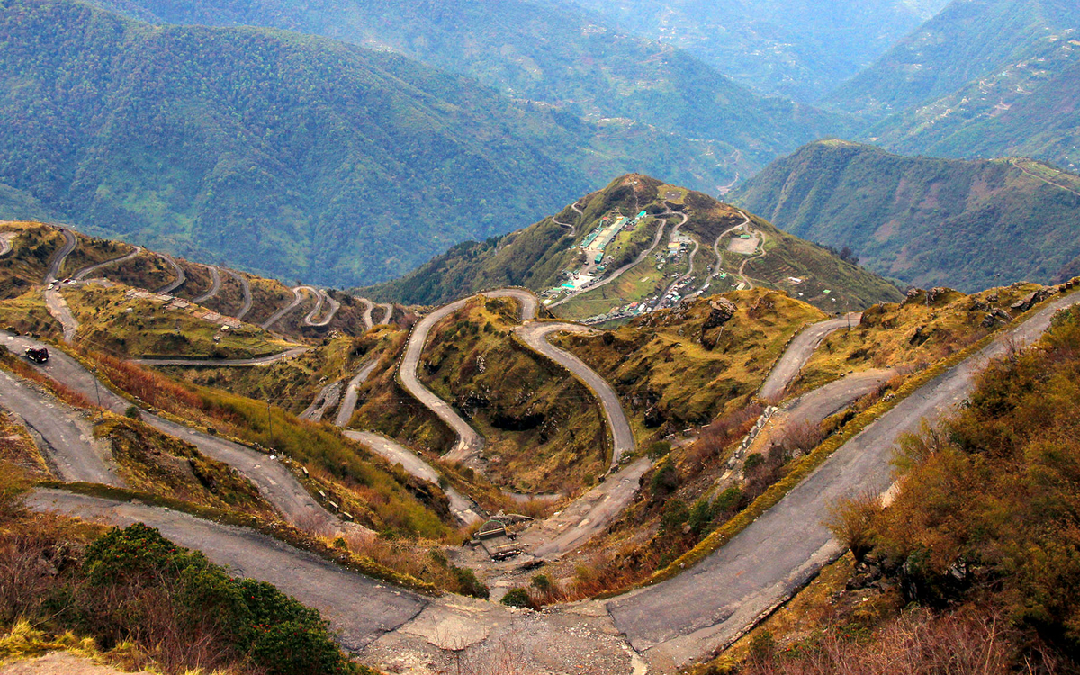 Les Routes de la Soie comme routes des humanités NEOMA Business School  PARIS