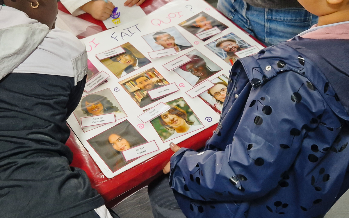 Lutte contre le racisme - Un stand d'activités ludiques ! Centre Paris Anim' Curial  PARIS