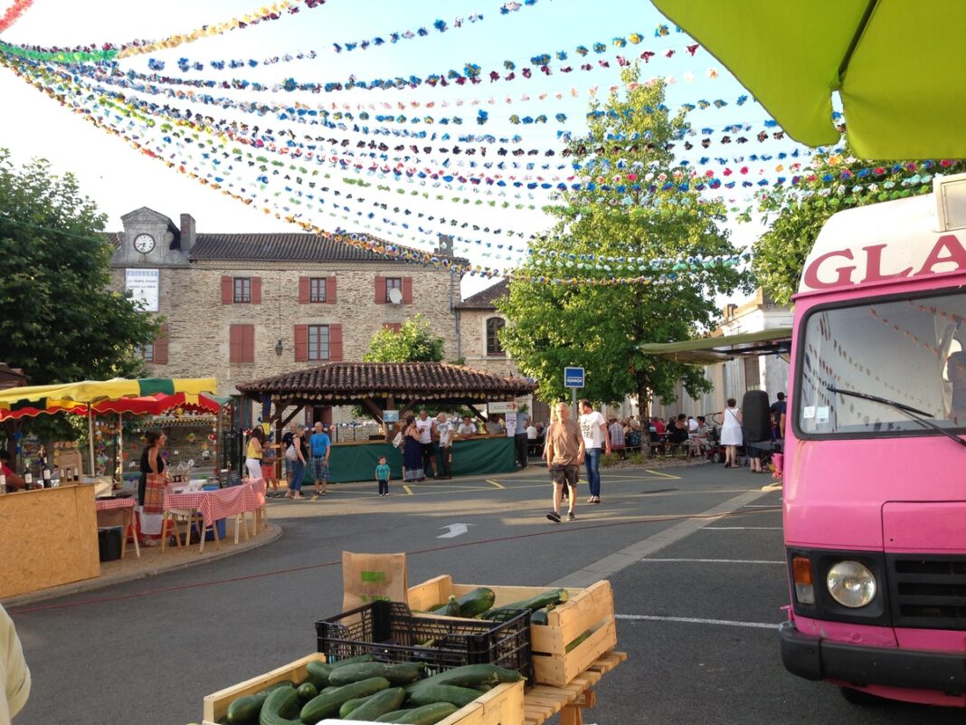 Marché des Producteurs de Pays Place de la mairie Mialet