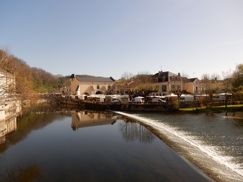 Marché fermier de producteurs Place du marché Brantôme en Périgord 2026-08-04