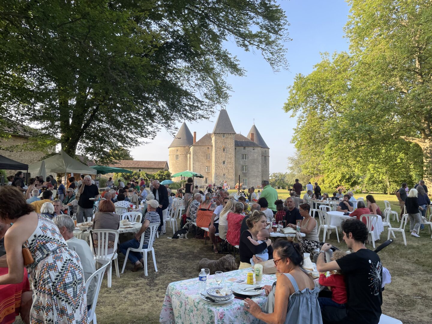 Marchés de Producteurs au Château de Brie Brie Champagnac-la-Rivière 2026-07-22