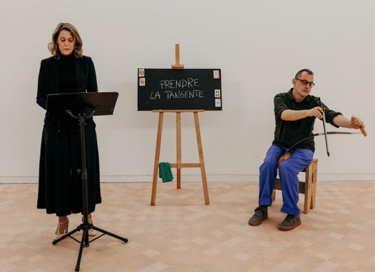 Médiathèque d'Assier Lecture musicale Cinq Cartes Brûlées Médiathèque