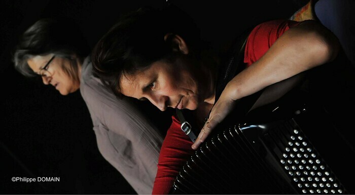 Nathanaël sous le figuier Médiathèque le Polyèdre Bazas