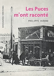 Photo d'époque en noir et blanc, personnes devant un magasin ancien, titre en rose