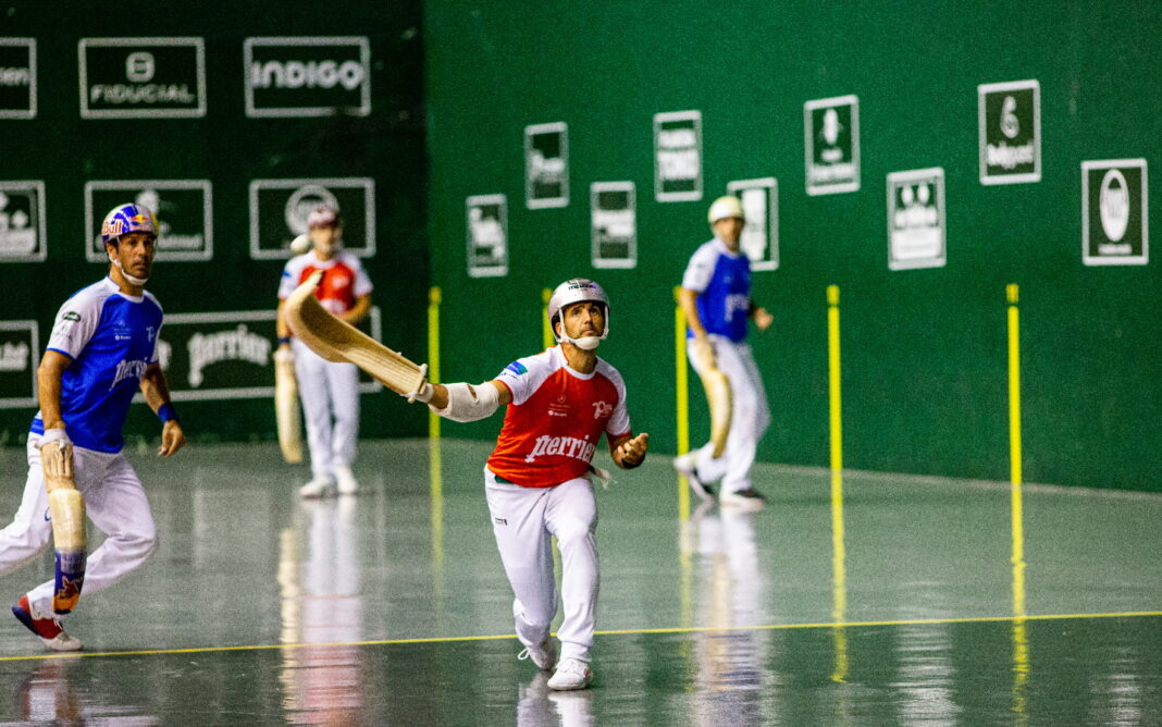 Pelote basque à cesta punta 2ème demi-finale du tournoi l&rsquo;Etoile d&rsquo;or  Saint-Jean-Pied-de-Port