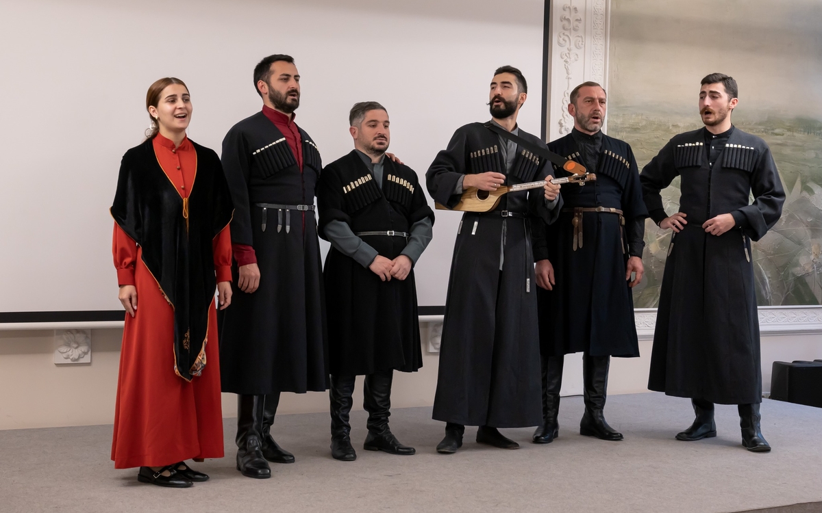 Polyphonies Traditionnelles & Sacrées de Géorgie Eglise St Eugène Ste Cécile  Paris