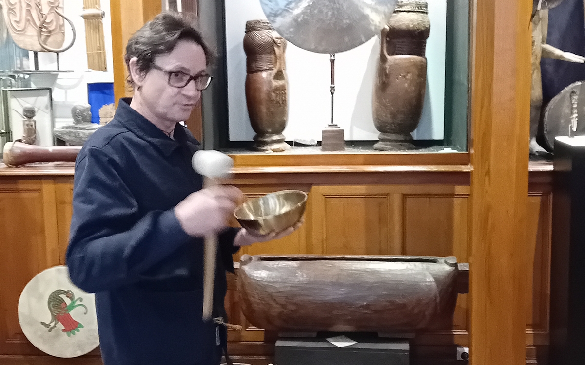 Pouvoirs et magie des vibrations sonores sur le corps humain (bol chantant