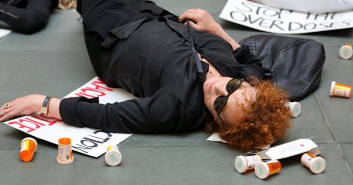 Projection - Toute la beauté et le sang versé Médiathèque Ormédo - Orvault