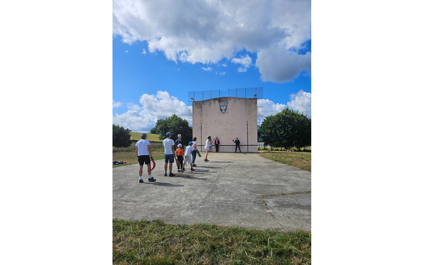 Randonnée accompagnée Mendi Gaiak rando-pelote sur les collines Parking Leclerc Ossès 2026-07-09