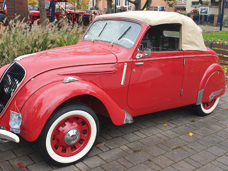 Rassemblement de véhicules anciens spécial 100 ans de Niederbronn-les-Bains Place du Bureau Central Niederbronn-les-Bains 2026-06-21