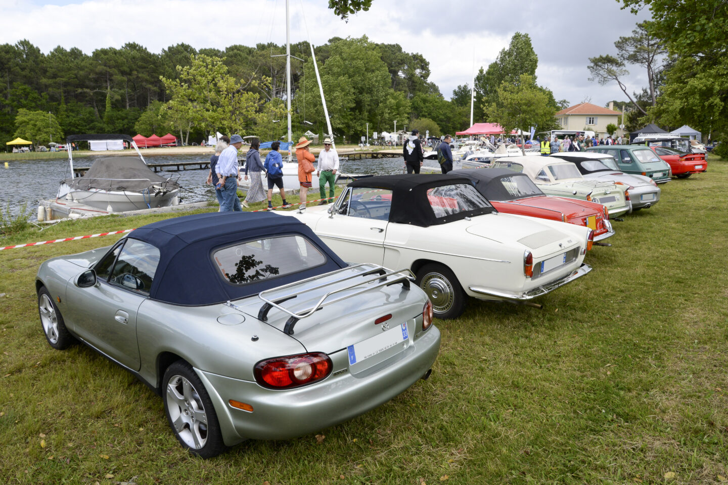 Rassemblement de véhicules d'antan Allée du lac Sanguinet 2026-04-04