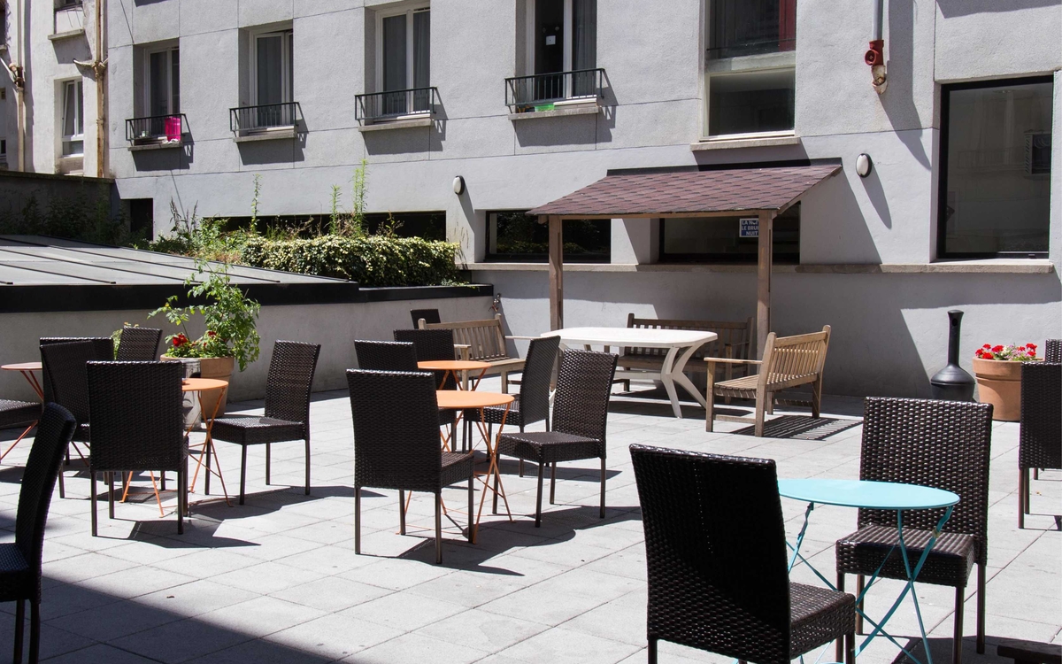 Refuge créatif pour les 18-30 ans Foyer jeunes Travailleurs Cité des Fleurs  Paris