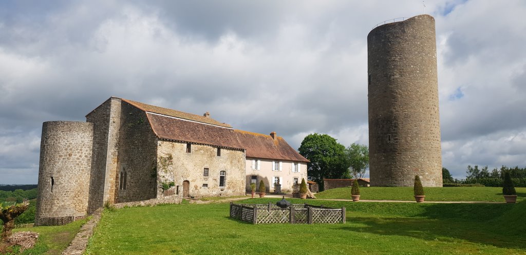 Sous le signe du muguet Châteaux en fête 2 chemin du Château Châlus 2026-05-01