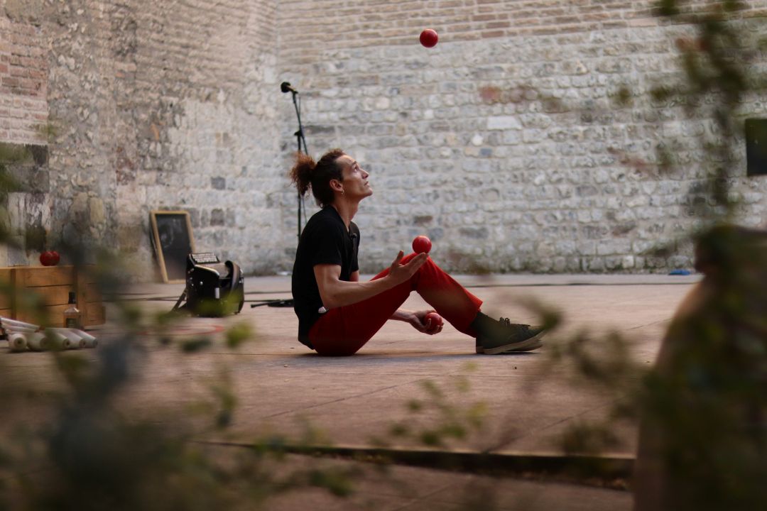 spectacle Tiziano Café Associatif Com a la Maysou Andoins 2026-04-25