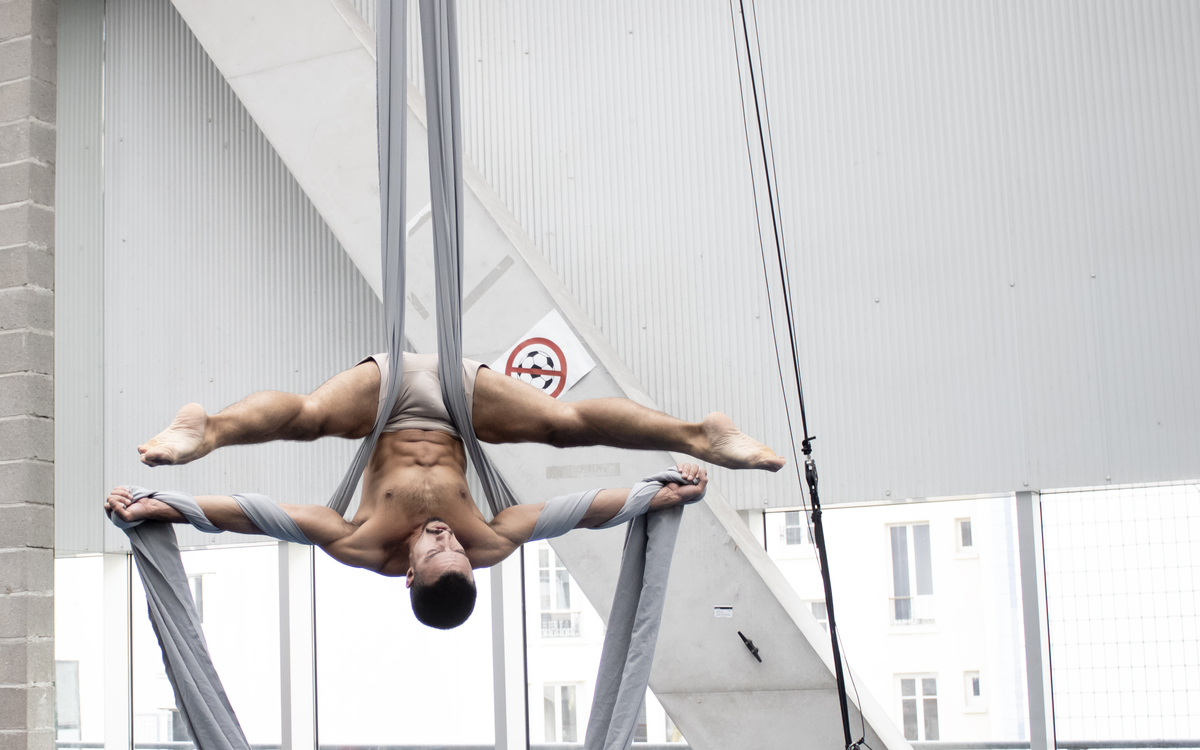 Stage vacances d'avril - Tissu aérien adultes au centre Paris Anim' Wangari Centre Paris Anim' Wangari Maathai  Paris