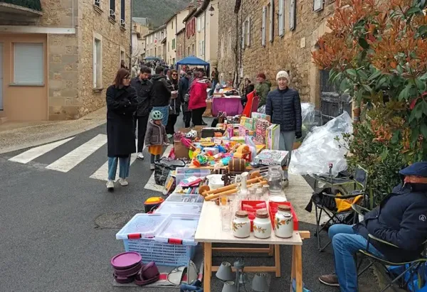 Vide grenier de la Cresse  La Cresse 2026-04-12