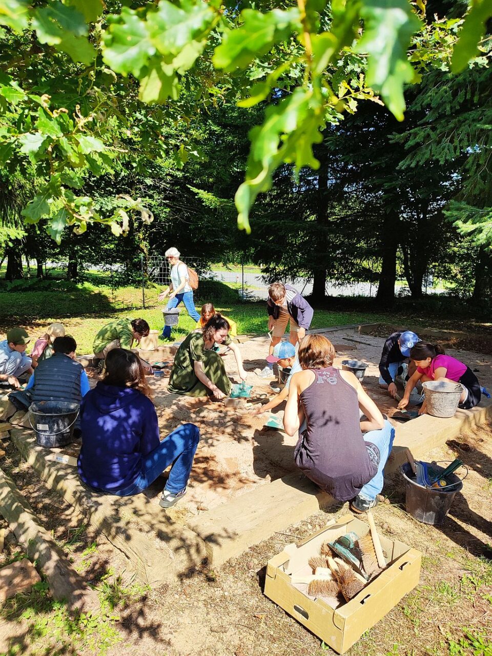 Visite Initiation à la fouille à Tintignac Site Archéologique de Tintignac Naves