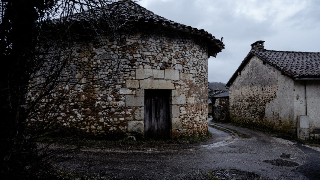 Visite théâtralisée de Chancelade Cour du château des Reynats Chancelade