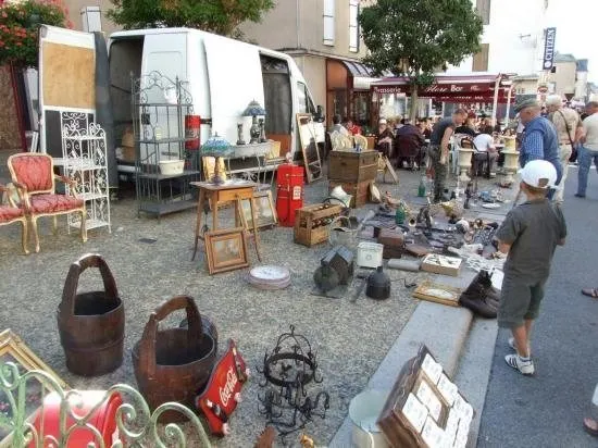 39eme édition Foire à la Brocante Vide Grenier Bourse d&rsquo;Echange et Rencontres de Réquista de véhicules anciens et de collections  Réquista