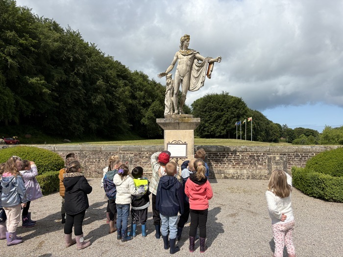 Animation pour scolaires : jeu "voir le jardin autrement" Château d'Eu Eu