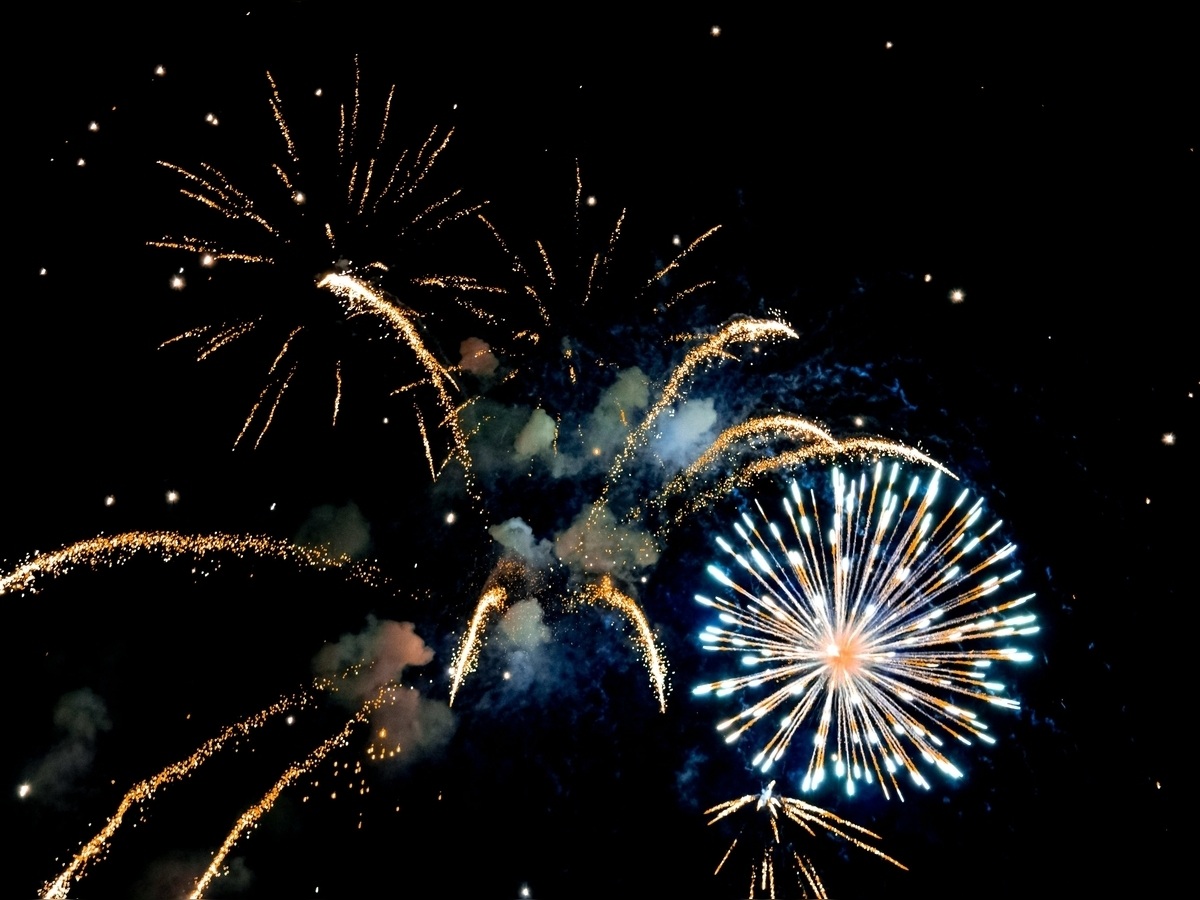 Apéro-concert Les Indécibels + feu d'artifice Place de Normandie Hauteville-sur-Mer 2026-07-13