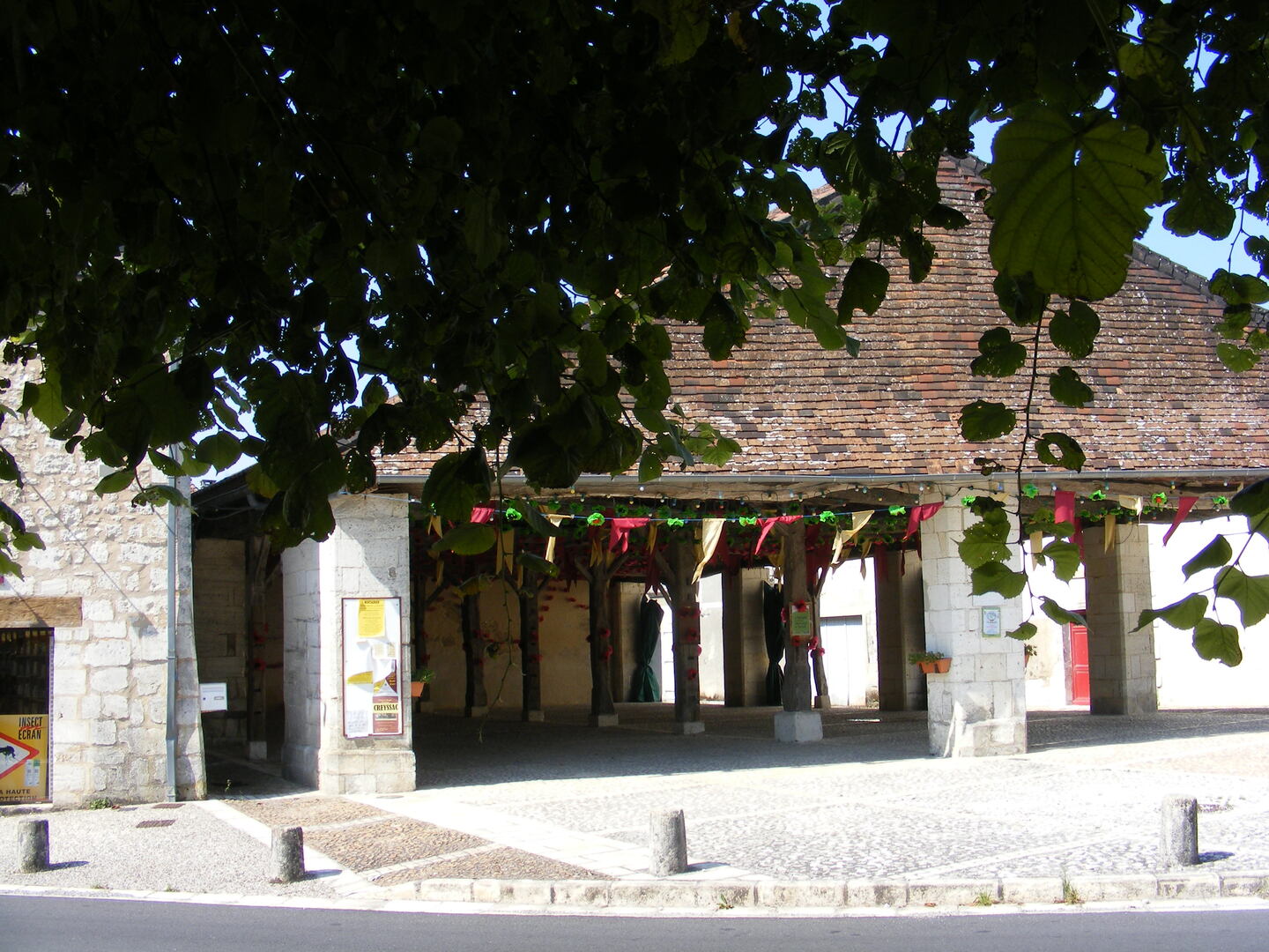 Arrêt sur Village LA TOUR BLANCHE La Tour-Blanche-Cercles Dordogne