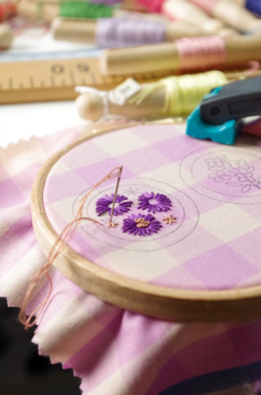 Atelier Badge fleuri Atelier des Lumilles Mauléon