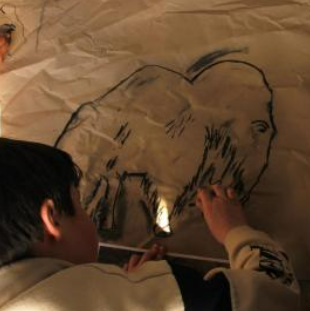 ATELIER DESSIN PALÉOLITHIQUE MUSÉE DE L&rsquo;AURIGNACIEN Aurignac