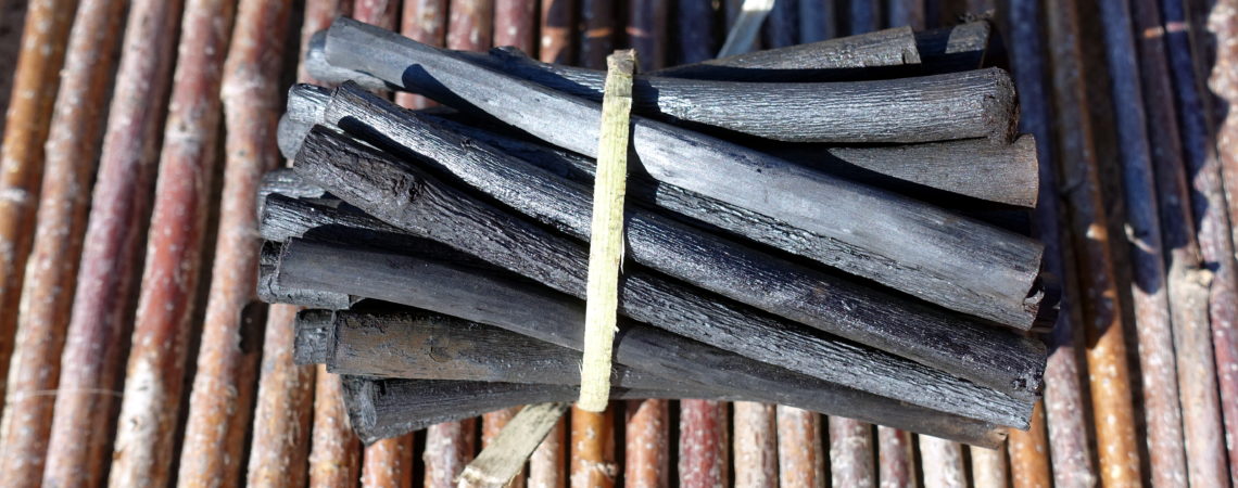 Atelier fabrication de fusain Poudens Bas Dégagnac