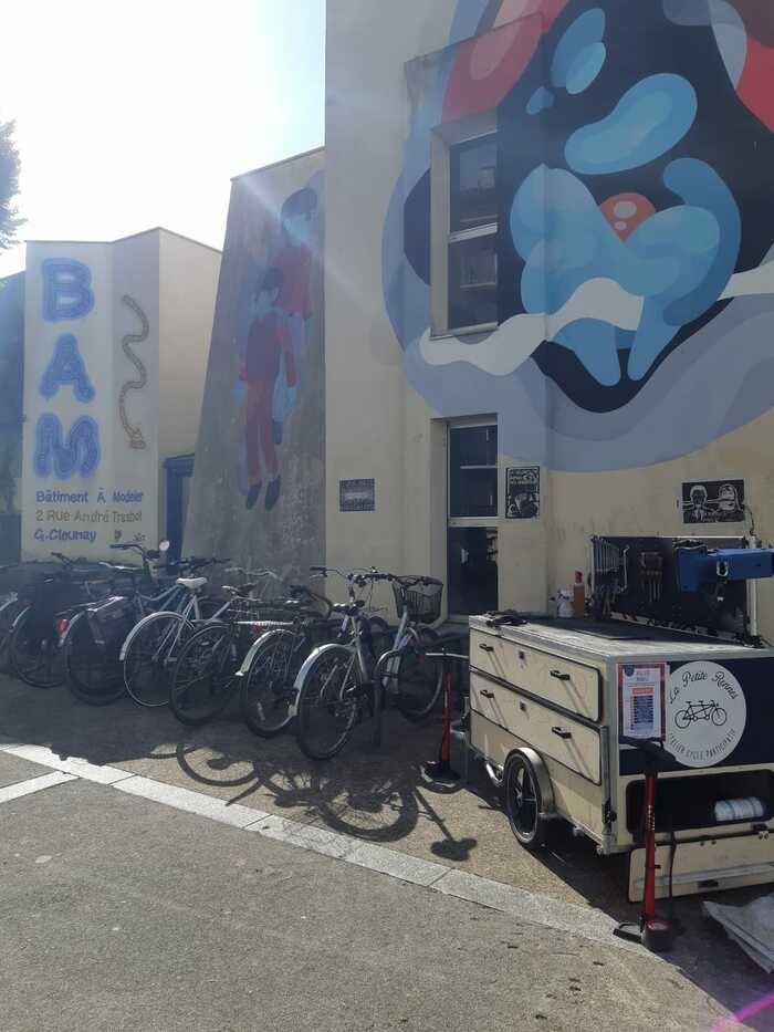 Atelier mobile participatif d&rsquo;auto-réparation de vélo Le BAM Rennes