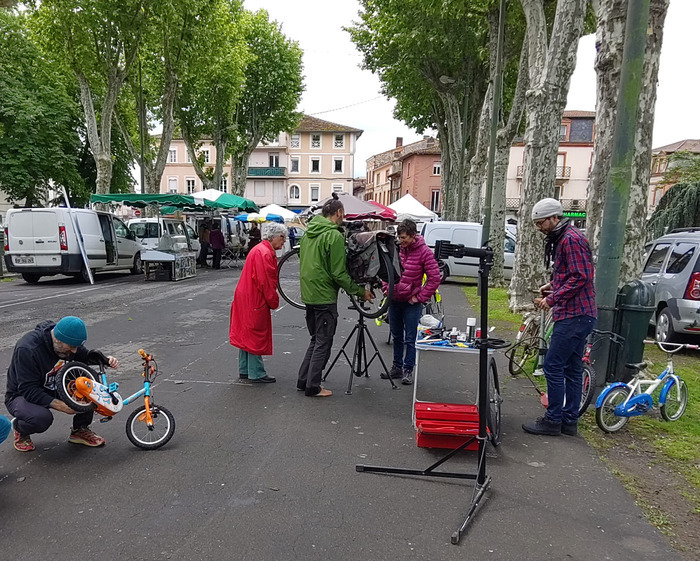 Atelier réparation vélos, Carbonne, place de la République, Carbonne