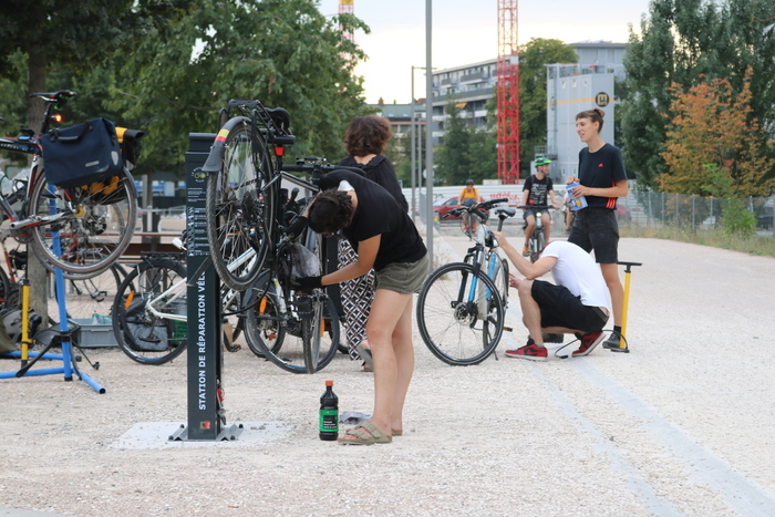Atelier vélos à la station d'auto-réparation de la voie verte Autre lieu Genève