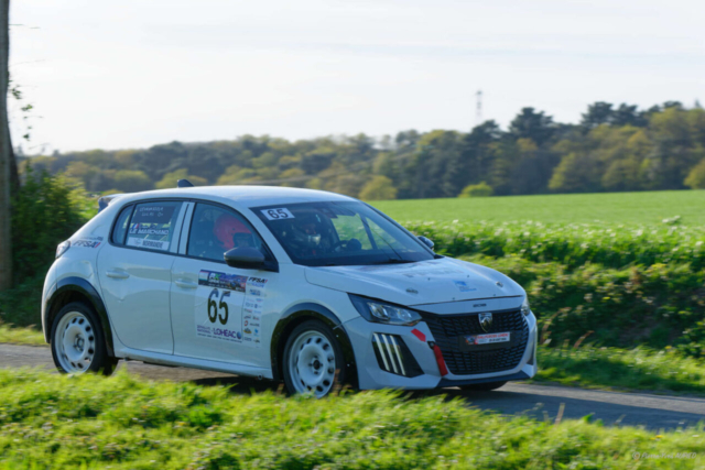 Damien LE MARCHAND termine 48e du rallye national sur la Peugeot 208 Racing numéro 65, dans le groupe FRC6 et 1er en classe FR6 avec le copilote Lucas LEVAVASSEUR