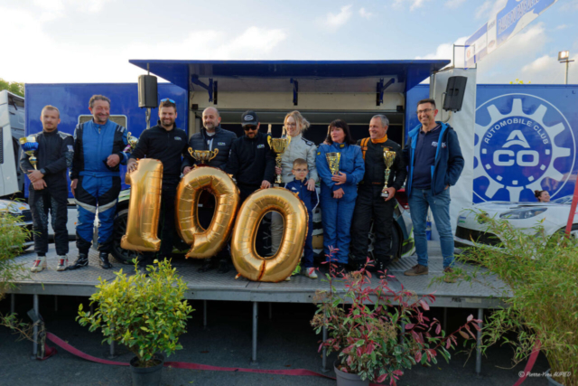 Photo des 3 premiers pilotes avec leurs copilotes sur le podium du Rallye de LOHEAC 2026 avec Olivier GERAUD