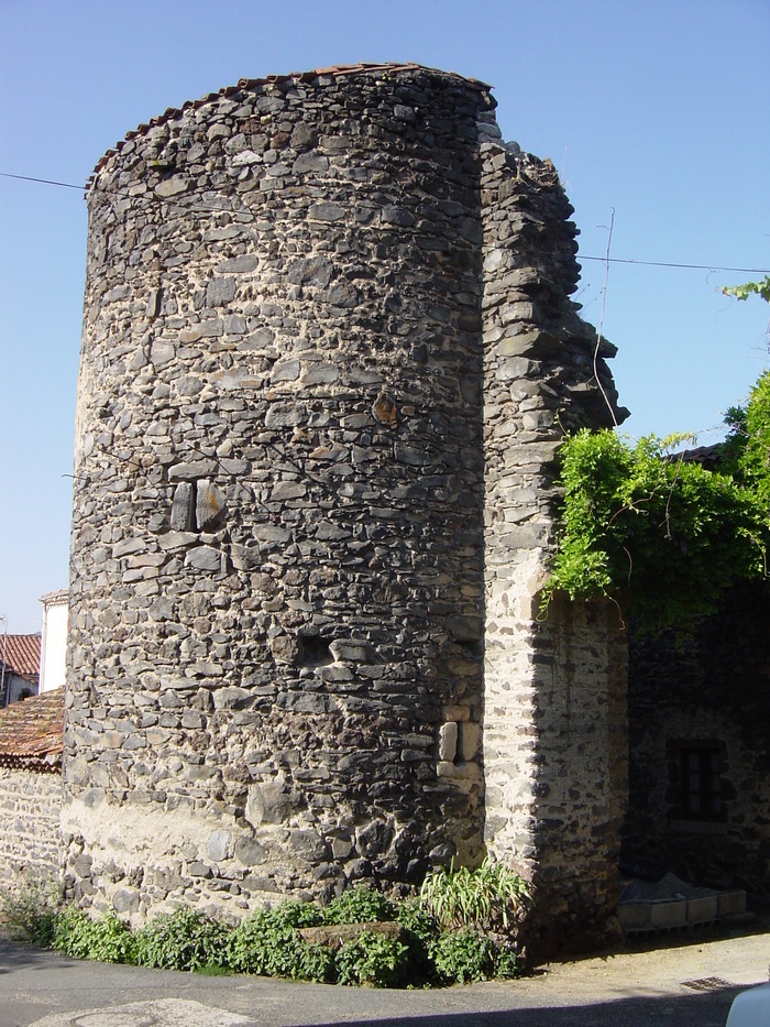 Autour des tours, parking de la fontaine, Chilhac