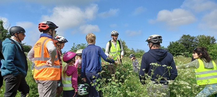 Balade à vélo dans le bocage bréhalais, Place de la mairie, Bréhal