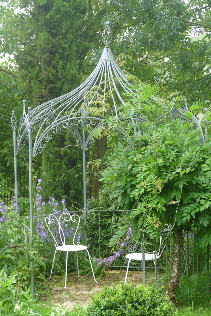 Balade bucolique dans les jardins de la Closerie Les jardins de la Closerie. Huillé-Lézigné