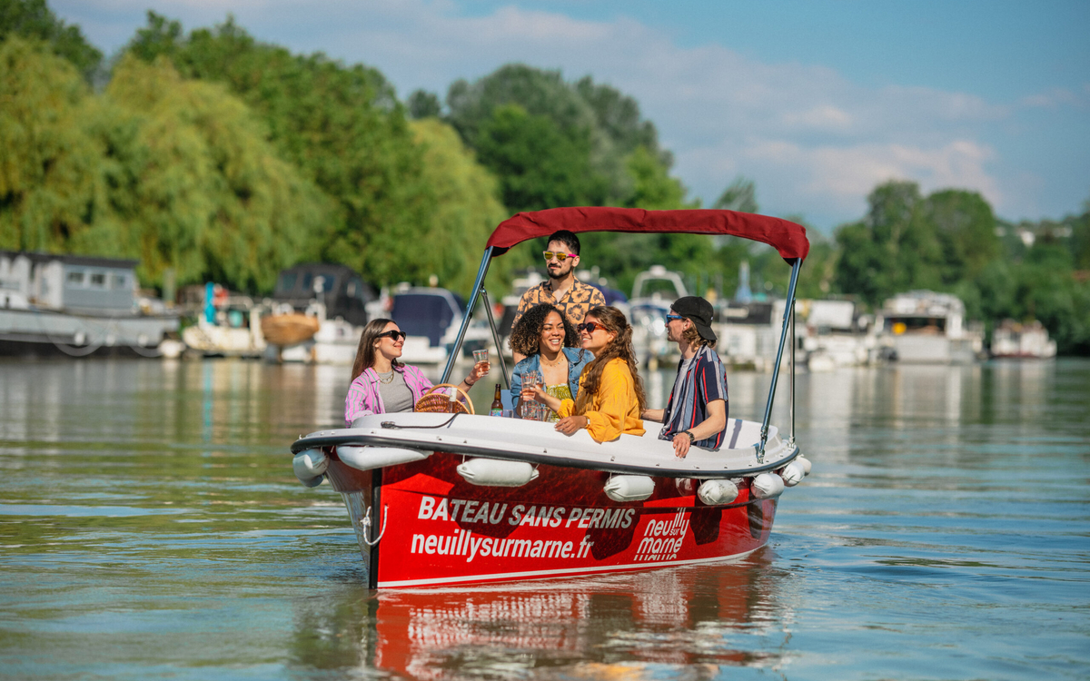 Balade en bateau électrique sans permis sur la Marne Port de plaisance de Neuilly-sur-Marne Neuilly-sur-Marne