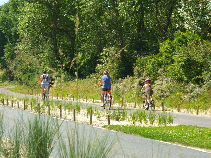 Balade en vélo, Esplanade de Sainte Cécile, Sainte-Cécile-Plage