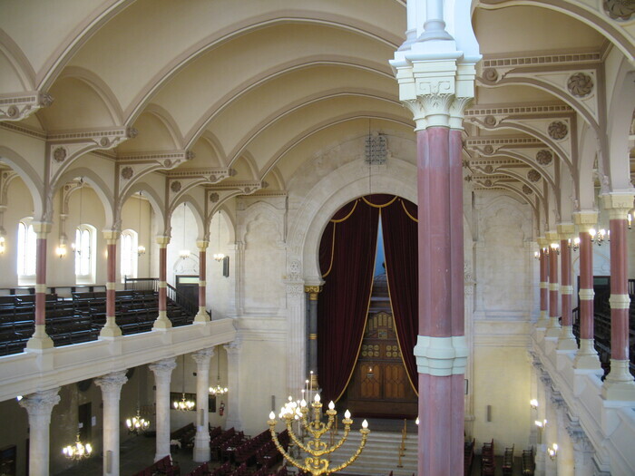 Chaire d’Arts et archéologie du judaïsme : un unicum, Château de Fontainebleau – chapelle basse Saint-Saturnin, Héricy