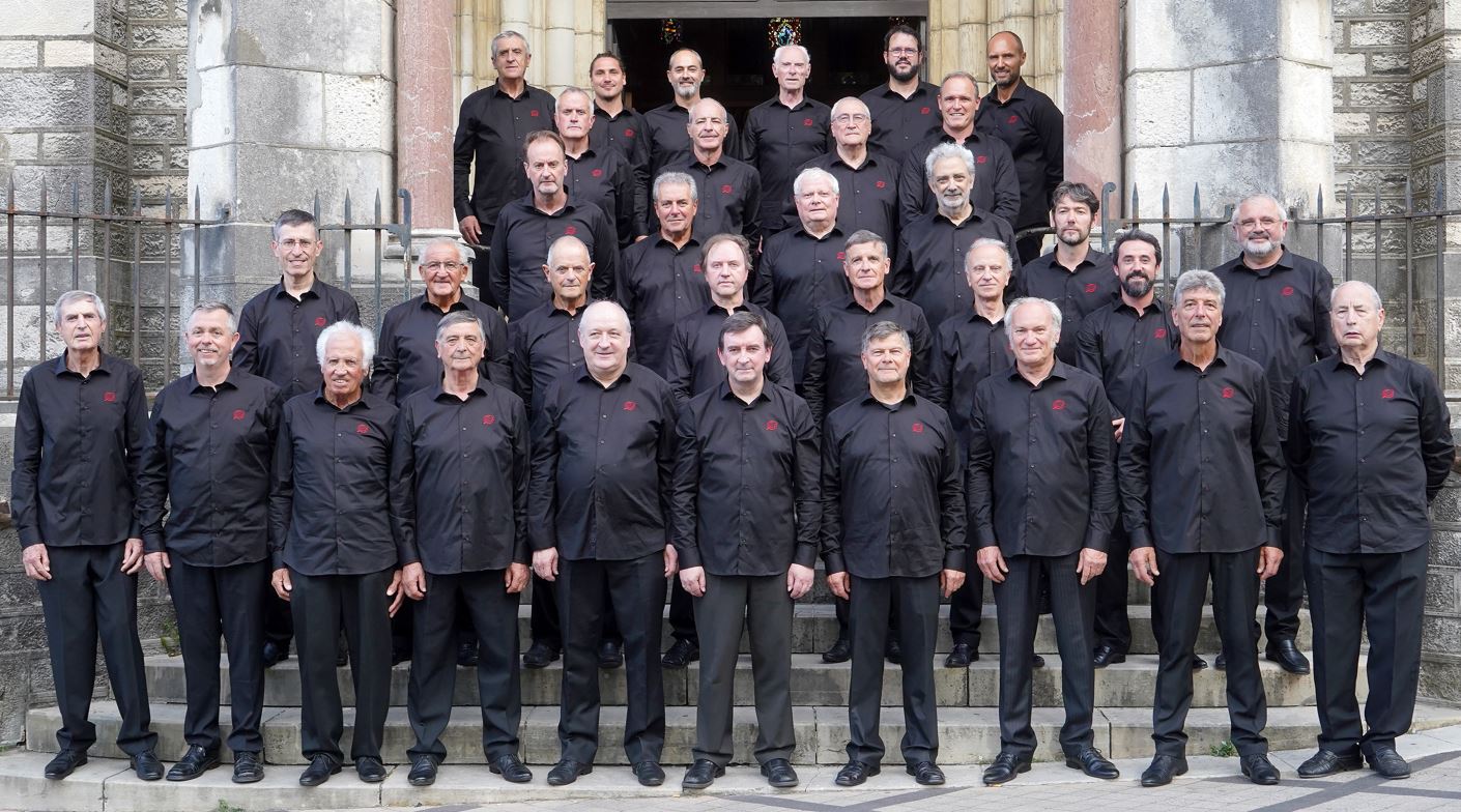 Chants basques avec le chœur d'hommes Oldarra Place de l'église Cambo-les-Bains 2026-09-11