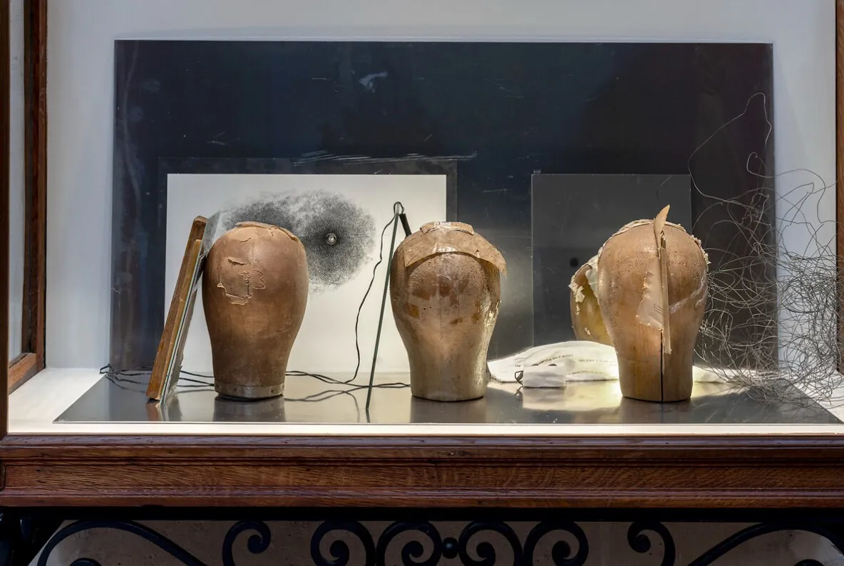 Installation de Laura Lamiel dans l’exposition Clair-obscur