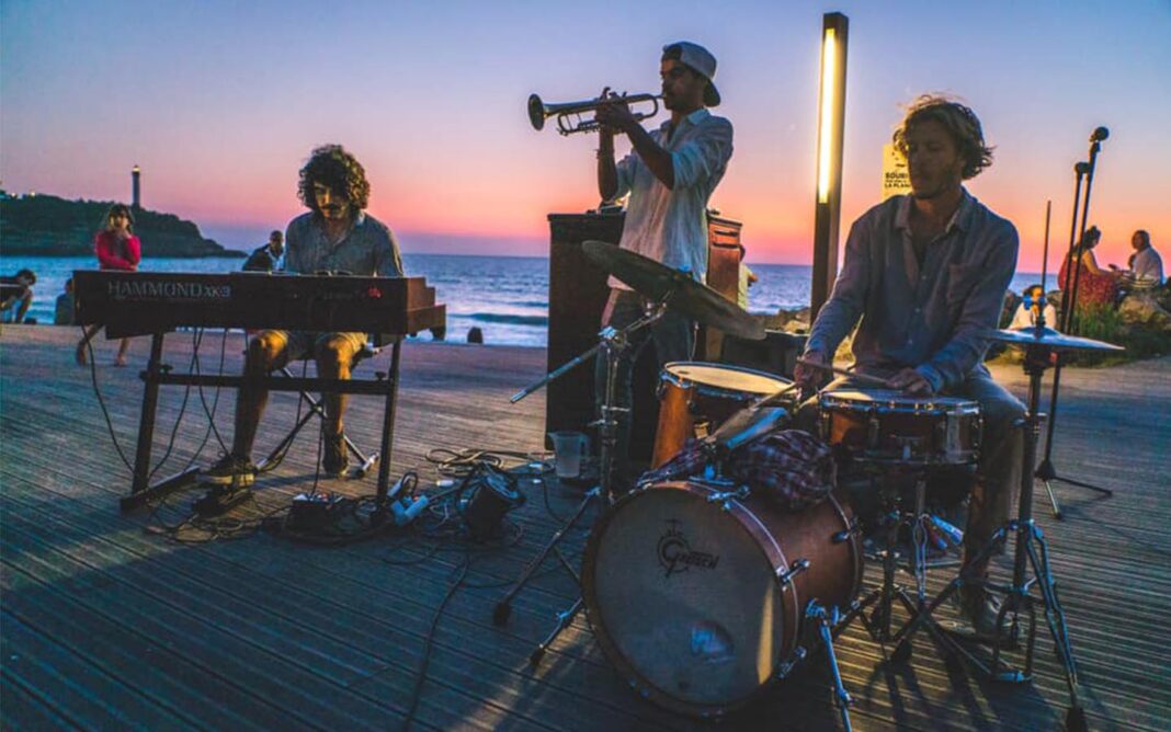Concert apéro du jeudi avec le tropical Jazz Club Place Louis XIV Saint-Jean-de-Luz