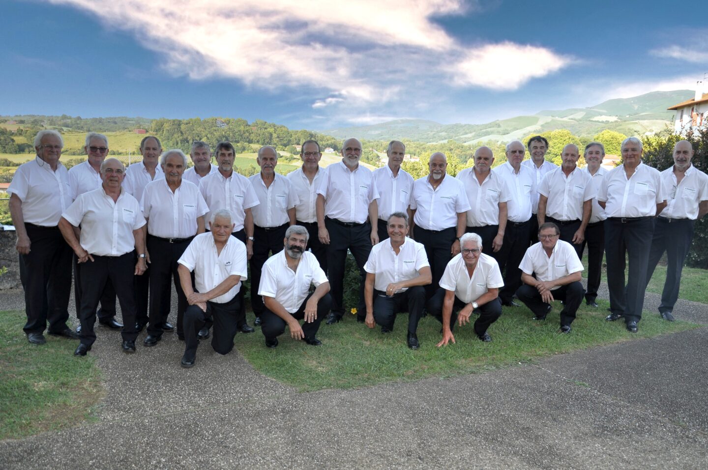 Concert de chants basques avec le chœur d'hommes Adixkideak Place de l'Église Cambo-les-Bains 2026-10-04