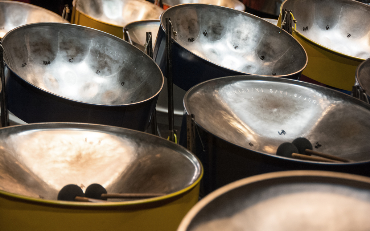 Concert des steelbands traditionnels Pan Arc en Ciel du conservatoire d&rsquo;Achères et Kaducia de Conflans Ste Honorine Square Sarah Bernhardt Paris