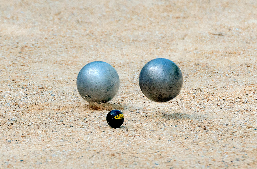 Concours de pétanque  Faux