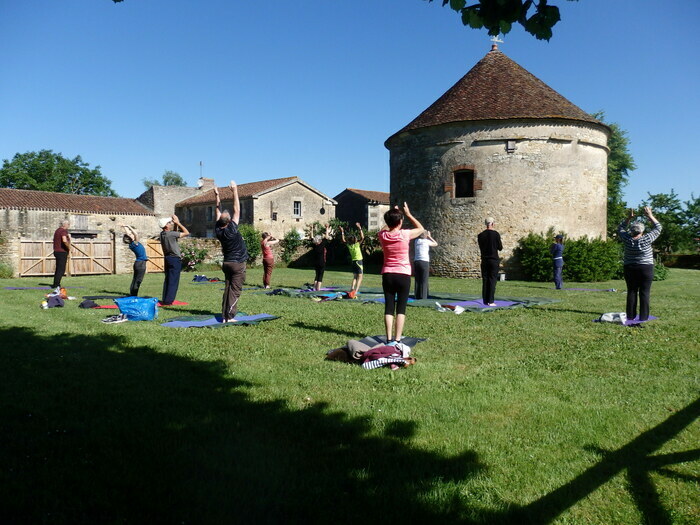 Cours de yoga, Donjon de Bazoges-en-Pareds, Bazoges-en-Pareds