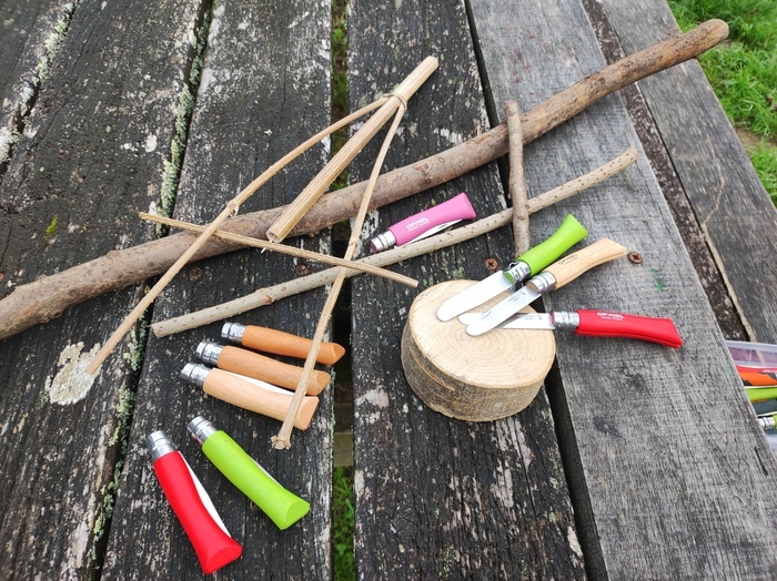 Couteaux & bouts de bois, Parking du site du Vaudobin, Guëprei, Bailleul