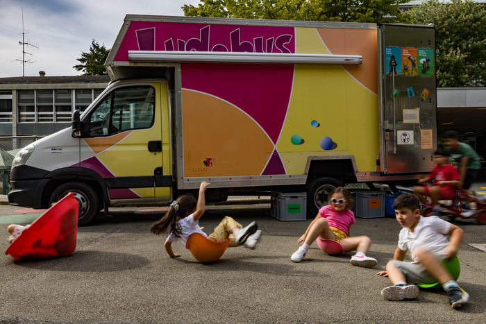 De mai à septembre le ludobus reprend sa tournée d'été! Autre lieu Genève
