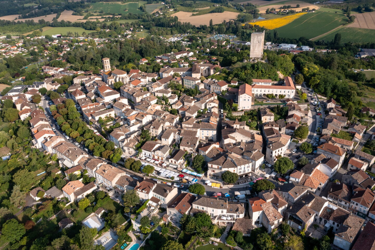 Découverte du bourg de Montcuq Montcuq-en-Quercy-Blanc Lot